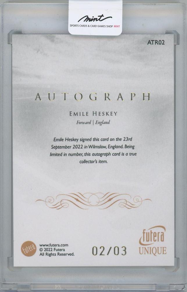 2022-23 FUTERA Unique World Football Triumph Autographs Sapphire / EMILE HESKEY(England) 02/03