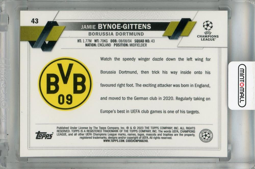 2022-23 Topps Chrome UEFA Club Competitions Jamie Bynoe-Gittens Base Hero Variation #43 RC *minor stain on back Borussia Dortmund