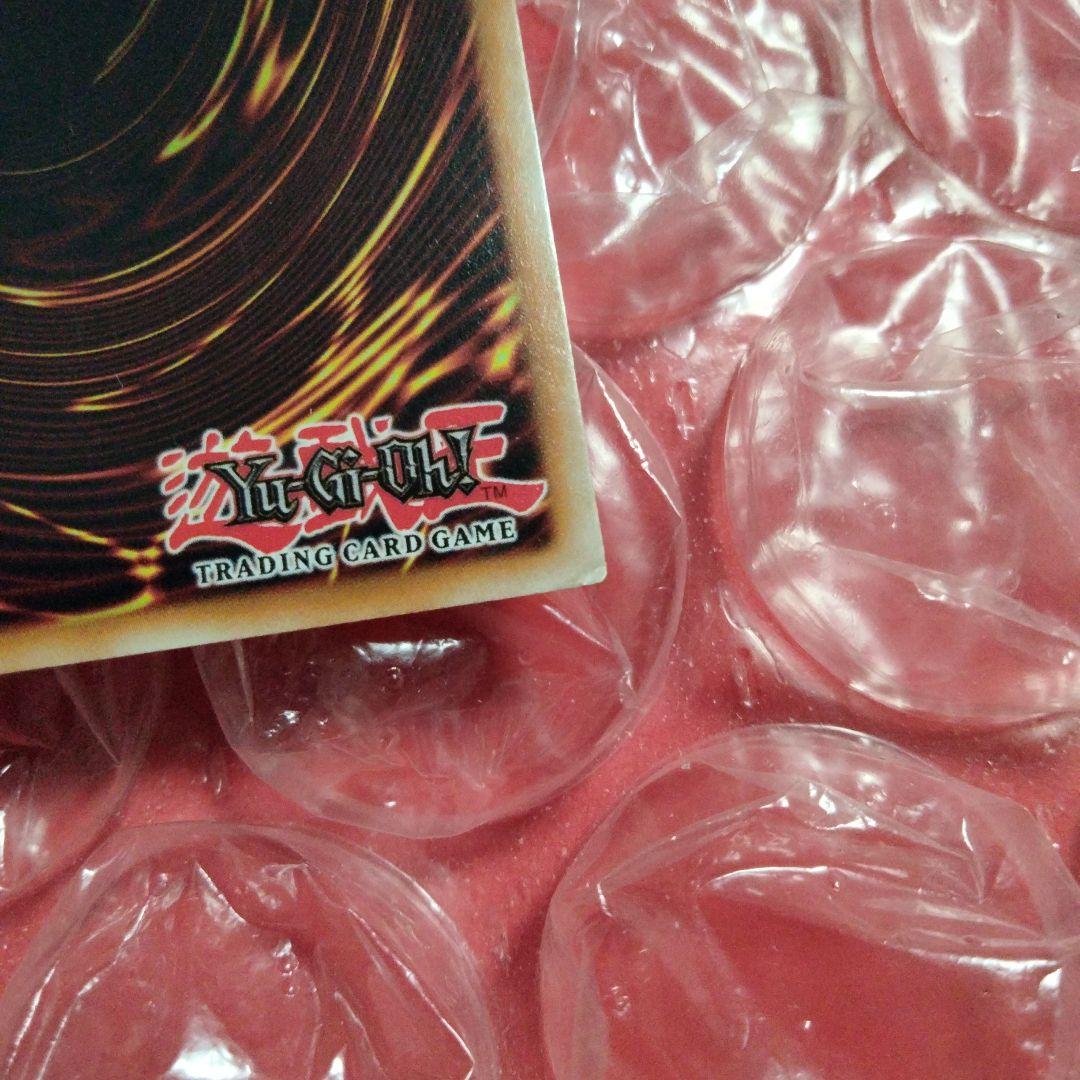 Bandai Yu-Gi-Oh! Black Magician MVP1-ENGV3 error card with misaligned hologram and corner damage, Japan import