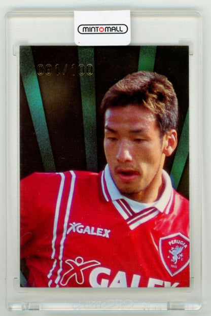 1999 MERLIN Serie A parallel gold Hidetoshi Nakata collectible card numbered 1 out of 100
