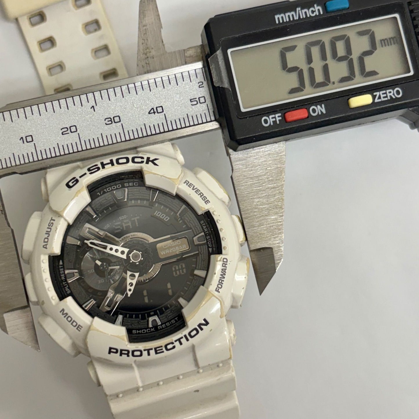 Casio G-Shock GA-110GW-7A Watch Module 5146 White and Black Used with Flaws — Japan Import