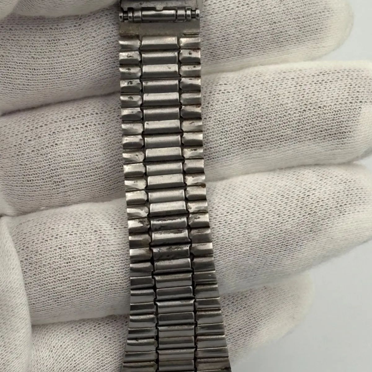 Casio A168WE Digital Watch Silver Vintage Retro Illuminator