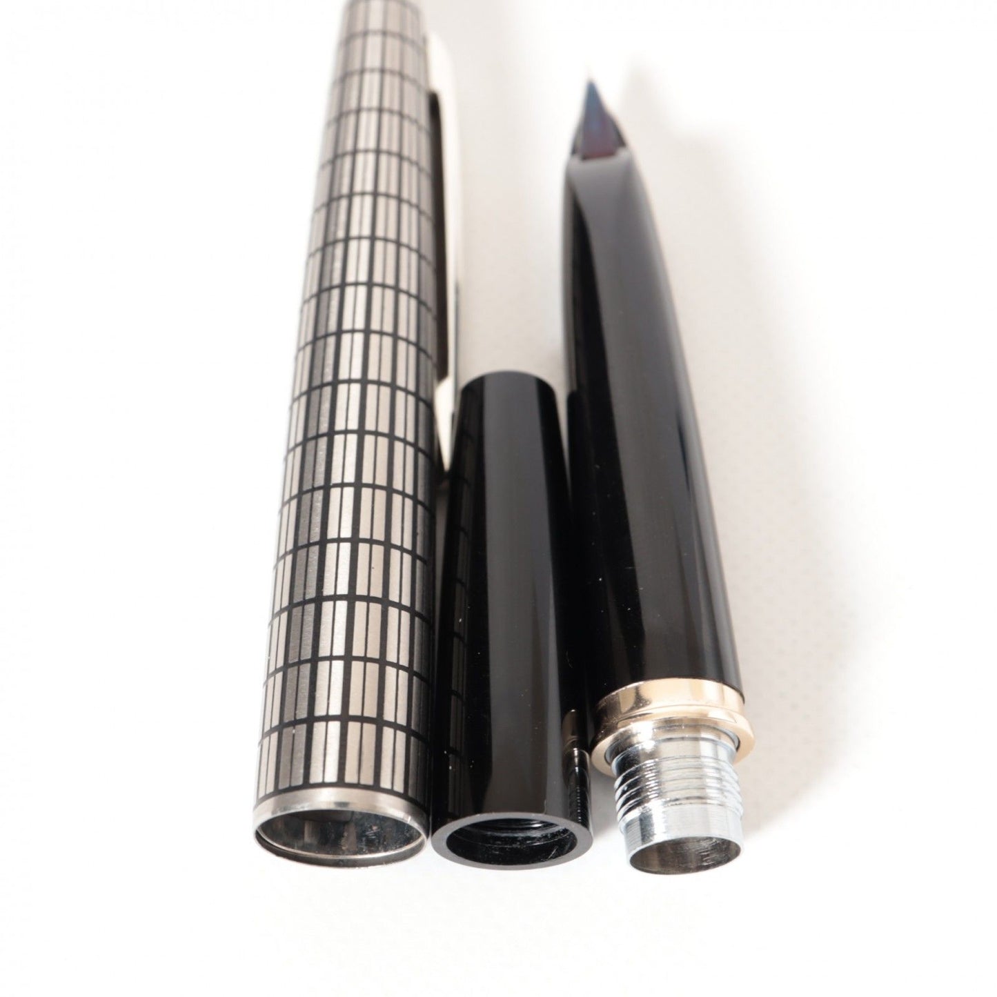 Pilot Elite Crosshatch short fountain pen in black and silver with 18K gold nib, vintage 1975 model