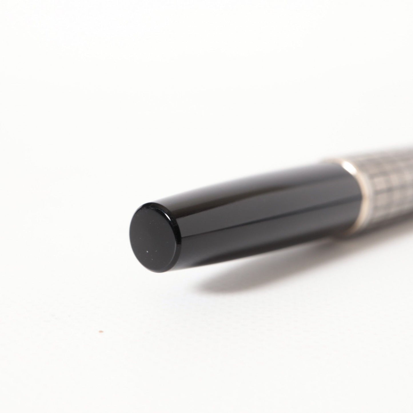 Pilot Elite Crosshatch short fountain pen in black and silver with 18K gold nib, vintage 1975 model