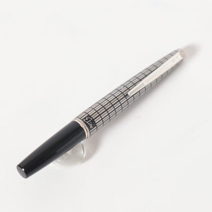 Pilot Elite Crosshatch short fountain pen in black and silver with 18K gold nib, vintage 1975 model