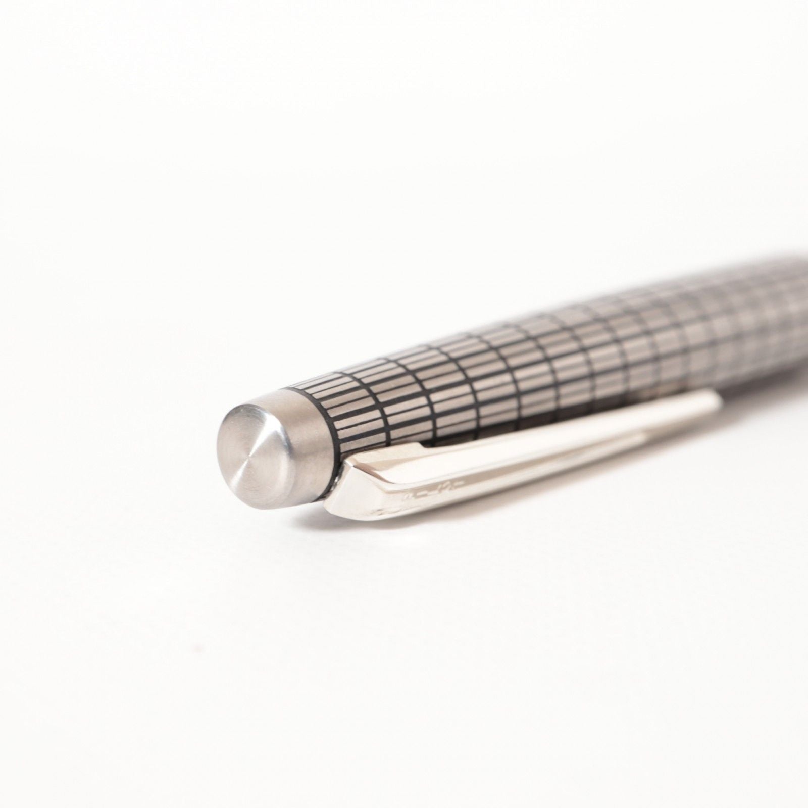 Pilot Elite Crosshatch short fountain pen in black and silver with 18K gold nib, vintage 1975 model