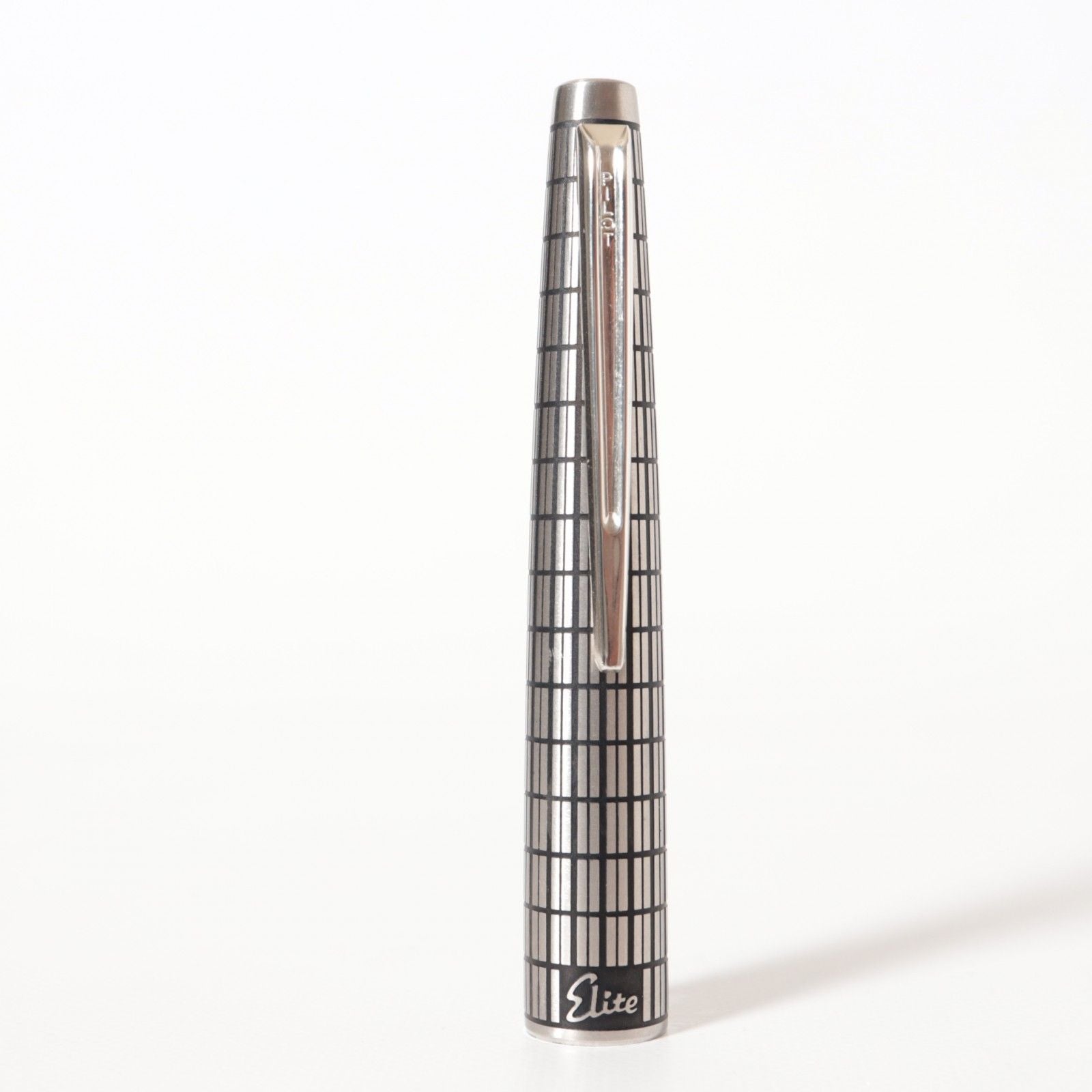 Pilot Elite Crosshatch short fountain pen in black and silver with 18K gold nib, vintage 1975 model