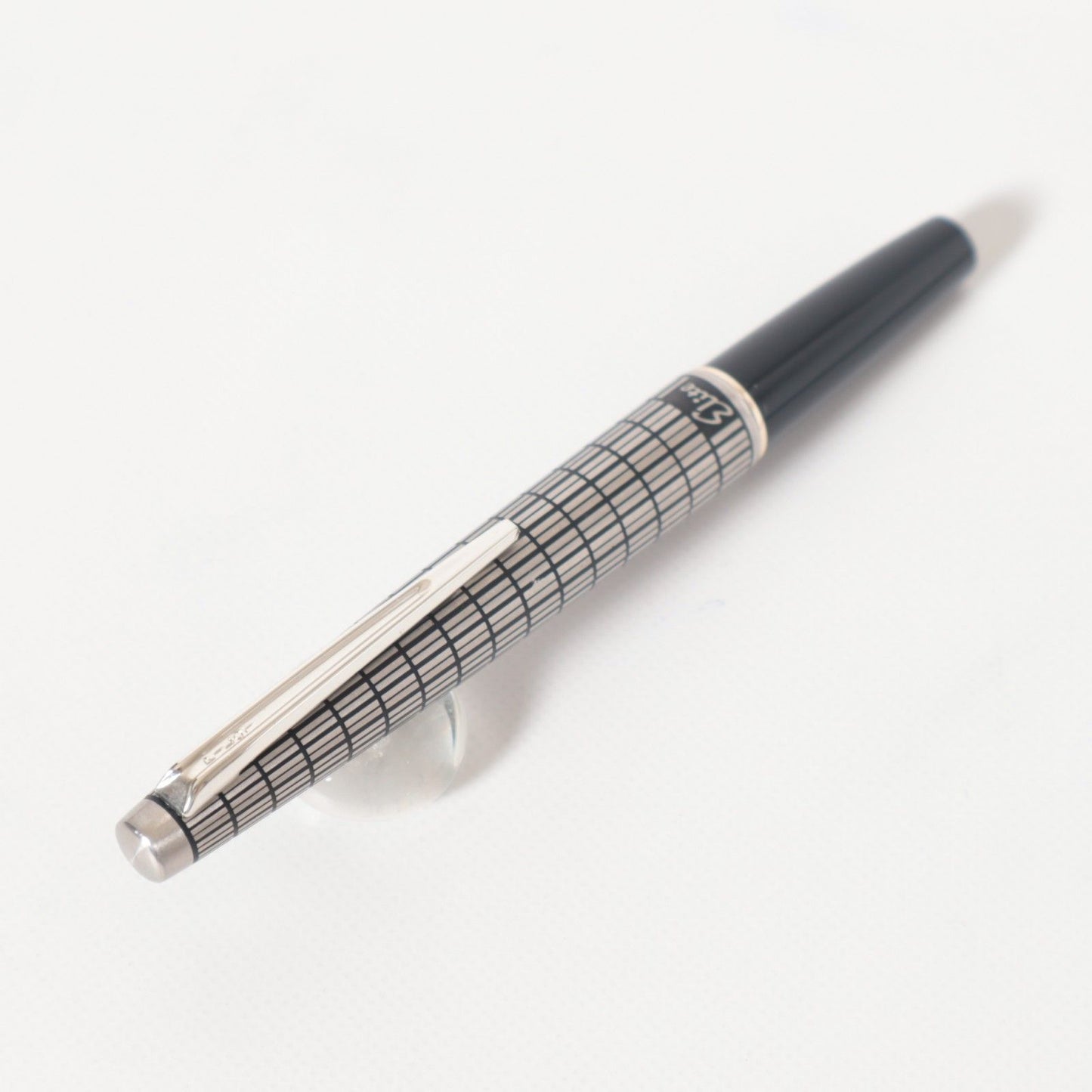 Pilot Elite Crosshatch short fountain pen in black and silver with 18K gold nib, vintage 1975 model