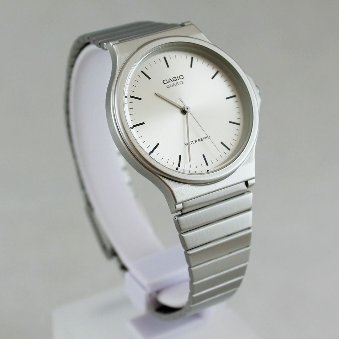 Casio Unisex MQ-24D-7EJH Analog Watch Silver with White Dial