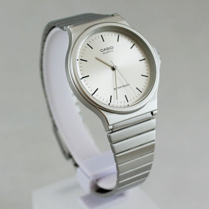 Casio Unisex MQ-24D-7EJH Analog Watch Silver with White Dial