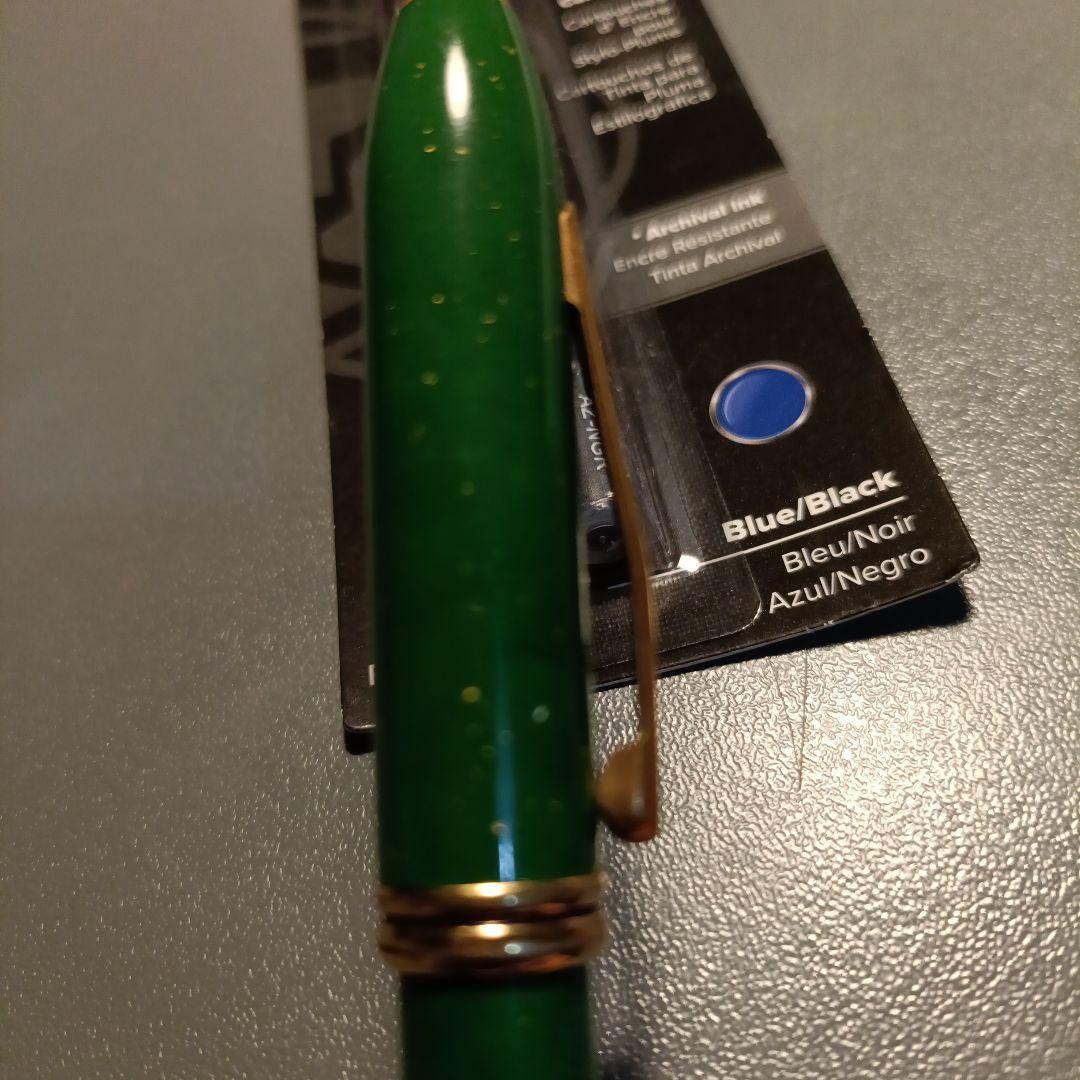 Cross Tulip Collection Jade Fountain Pen with Rare Jade and 22K Gold Leaf — Japan Import