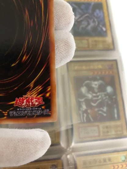 Black Magician Initial Edition Yu-Gi-Oh card in good condition showing front artwork and Japanese text