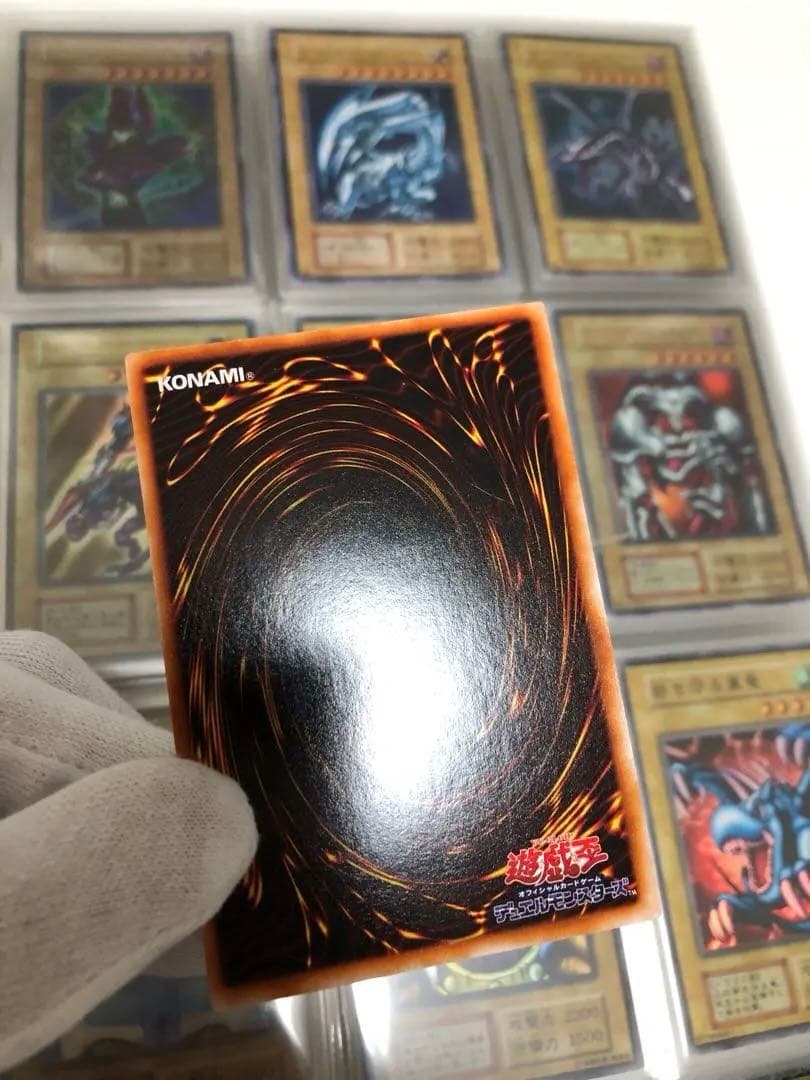 Black Magician Initial Edition Yu-Gi-Oh card in good condition showing front artwork and Japanese text