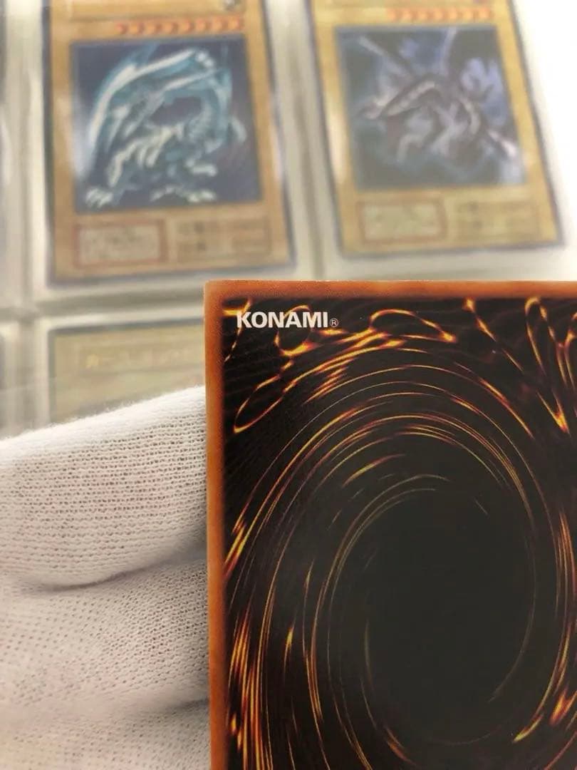 Black Magician Initial Edition Yu-Gi-Oh card in good condition showing front artwork and Japanese text