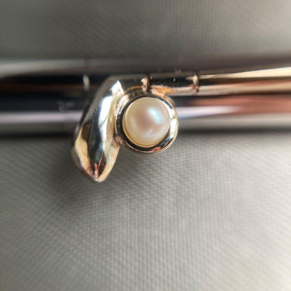 Mikimoto silver ballpoint pen with golf club motif and genuine pearl on clip imported from Japan