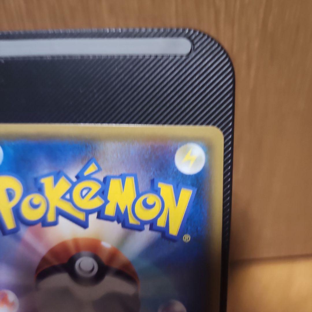 Nintendo Pokemon Card Judge Man SR showing good condition with slight crease on upper right corner