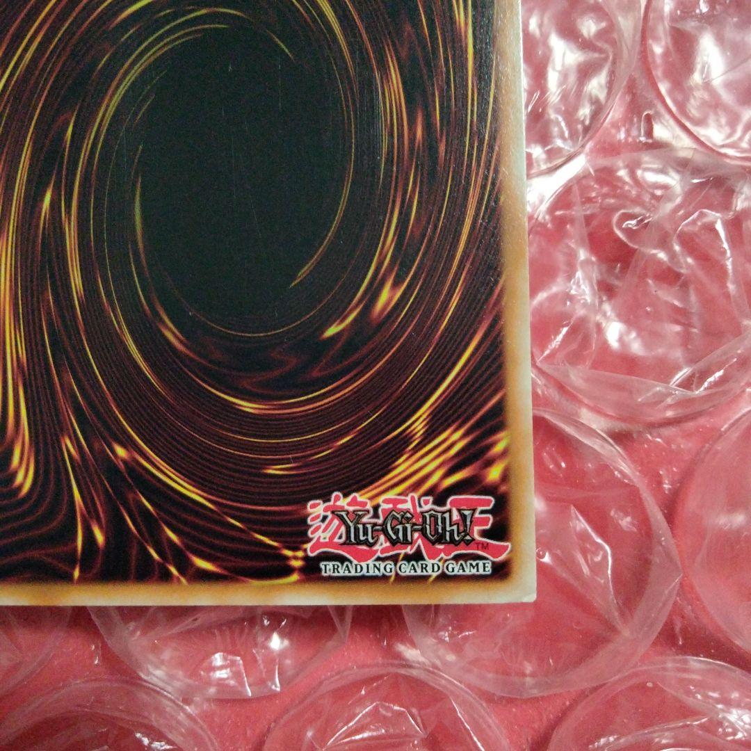 Bandai Yu-Gi-Oh! Black Magician MVP1-ENGV3 error card with misaligned hologram and corner damage, Japan import