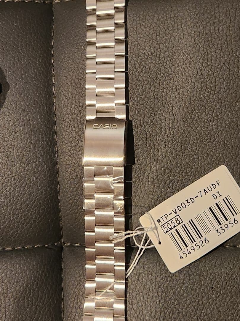 Casio MTP-VD03D-7A Analog Silver Watch with Rubber Strap and Storage Case — Japan Import