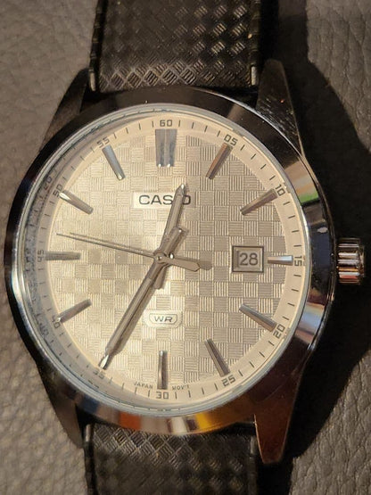 Casio MTP-VD03D-7A Analog Silver Watch with Rubber Strap and Storage Case — Japan Import