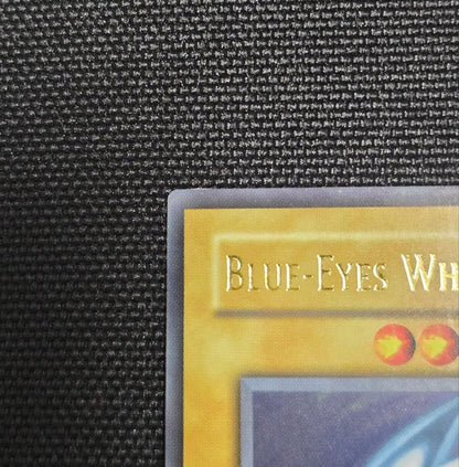 Bandai Blue-Eyes White Dragon SDK-001 1st Edition English Old Asia Version trading card in sleeve