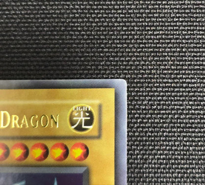 Bandai Blue-Eyes White Dragon SDK-001 1st Edition English Old Asia Version trading card in sleeve
