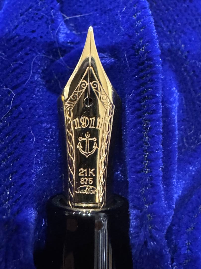 Sailor Profit Kaga Makie Carp Pen with 21K Gold Nib Handmade Japan Import