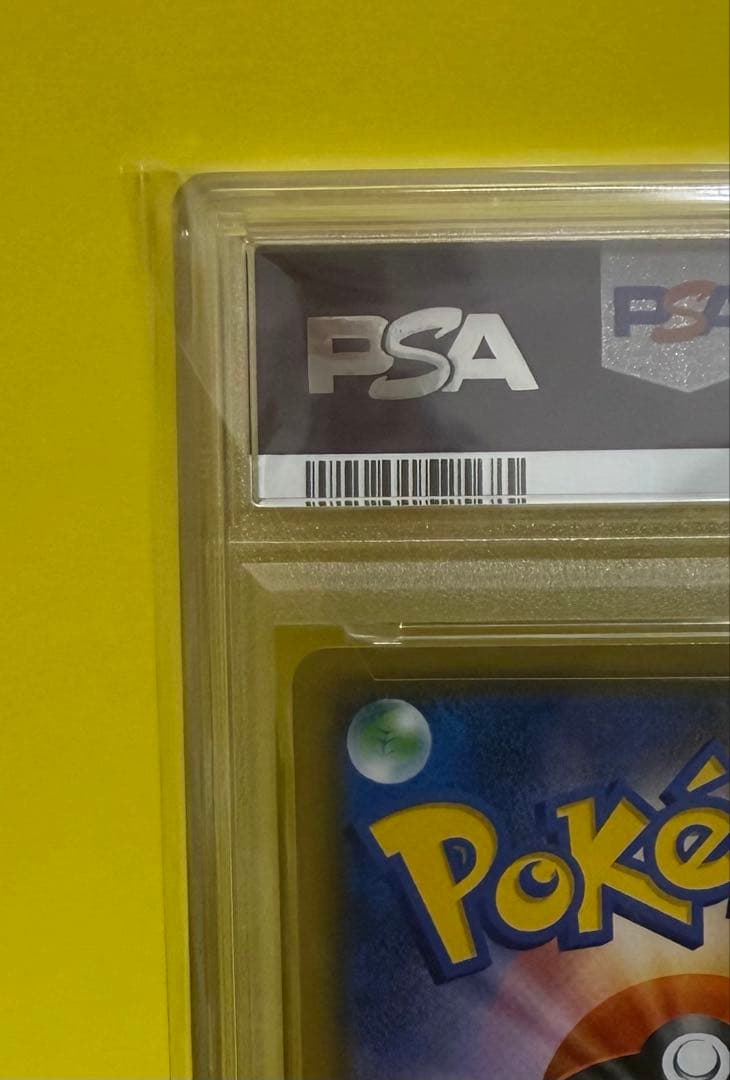 Pokémon Card Game PSA10 Pikachu 25th Anniversary 001/028 card and protective case in perfect condition