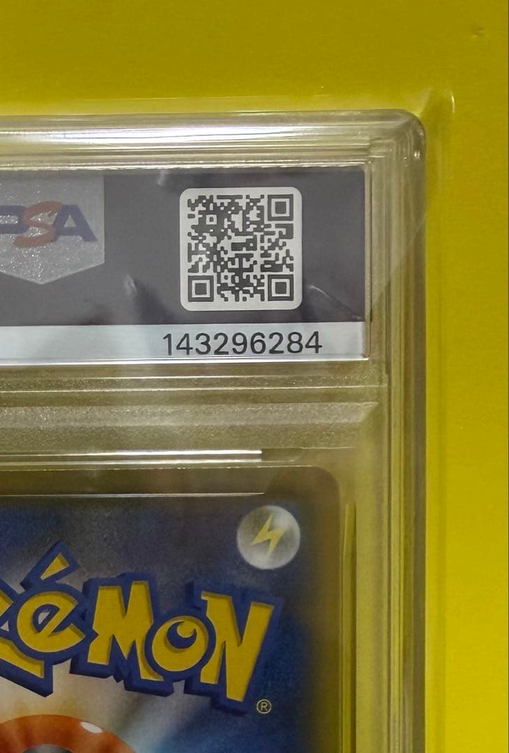 Pokémon Card Game PSA10 Pikachu 25th Anniversary 001/028 card and protective case in perfect condition