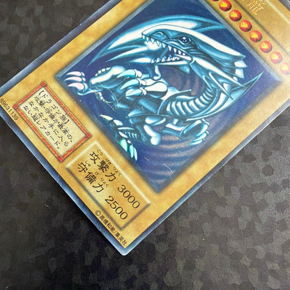 Yugioh Duel Monsters Blue-Eyes White Dragon Ultra Rare early version trading card Japan import
