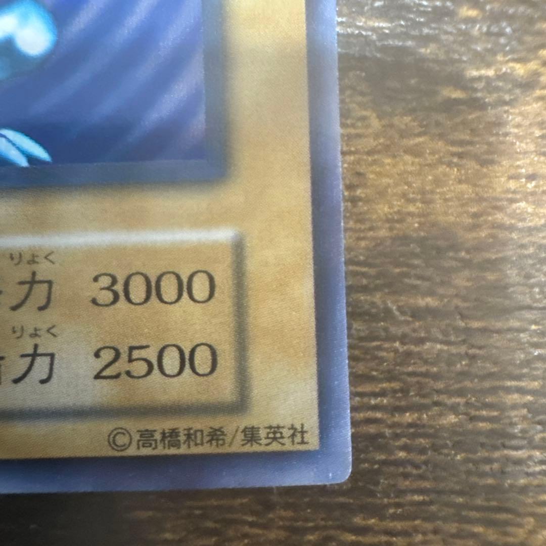 Blue-Eyes White Dragon original ultra rare paper trading card from Japan initial edition