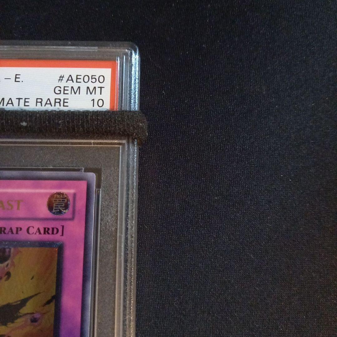 Yugioh Hell Blast Old Asia Relief Ultimate Rare PSA10 card 2004 edition model EEN-AE050 Japan import