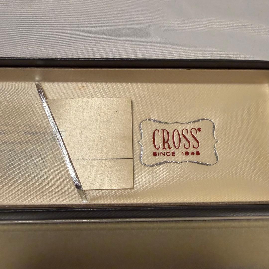 Used Cross pencil with silver body showing good condition
