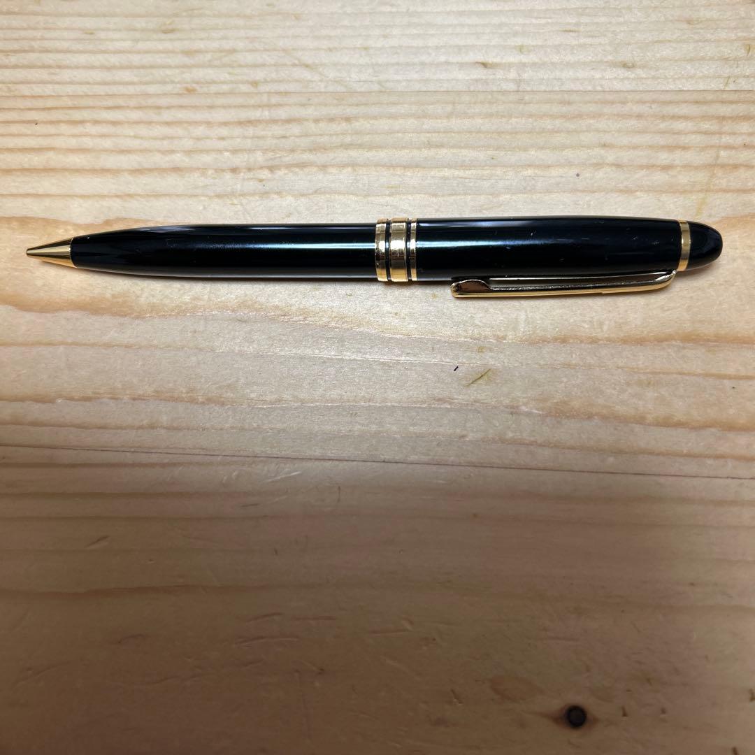 Chisholm Catholic College black pen with gold accents and Cross case Japan import