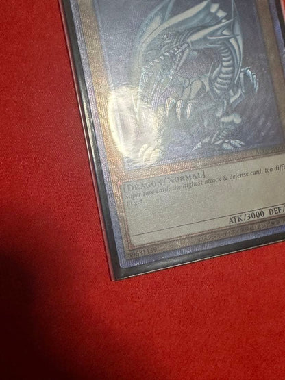 Yugioh Blue-Eyes White Dragon Prismagic rare card English version dark attribute level 8 monster