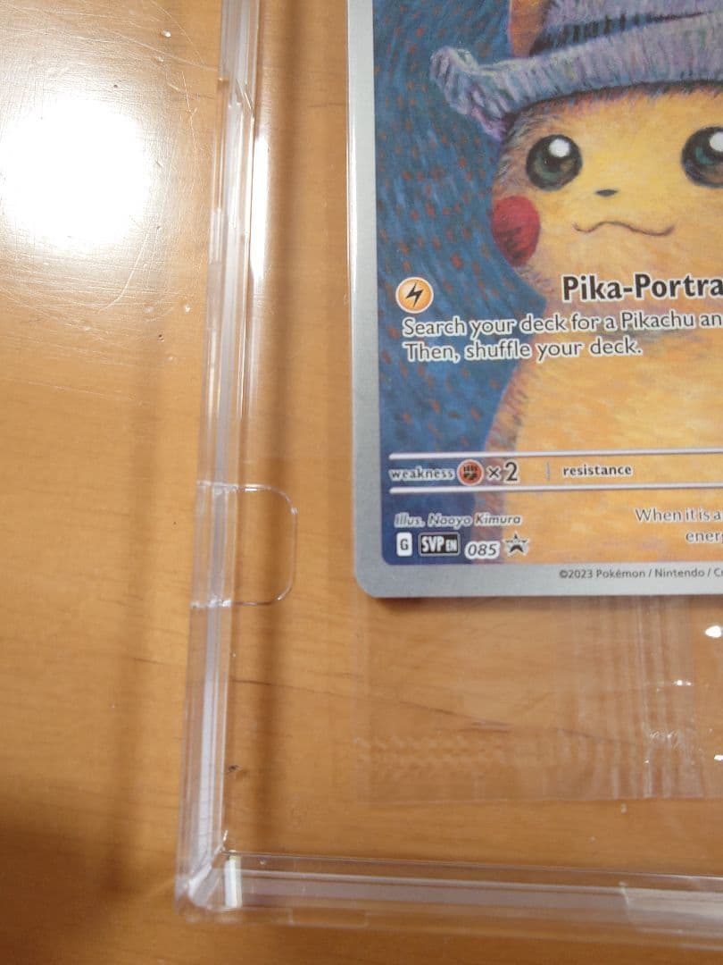 Bandai Pikachu promotional card SVP 085 with grey felt hat displayed in a dedicated frame