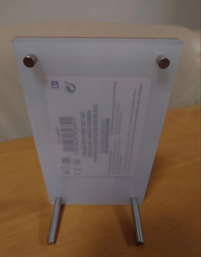 Bandai Pikachu promotional card SVP 085 with grey felt hat displayed in a dedicated frame