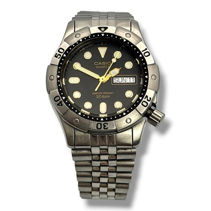 Casio Divers Watch Men's QZ MD-711 with Date Day Function and 20 ATM Waterproof — Japan Import