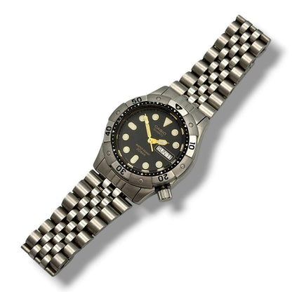 Casio Divers Watch Men's QZ MD-711 with Date Day Function and 20 ATM Waterproof — Japan Import
