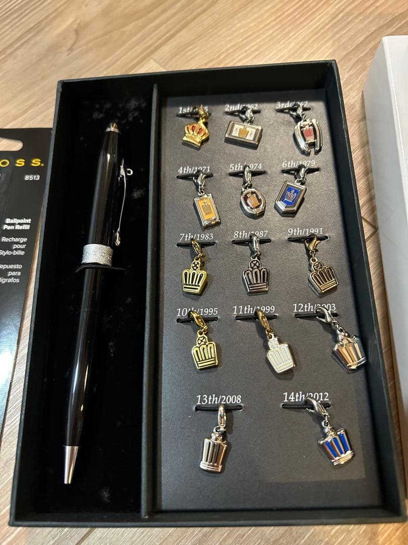 Toyota Crown Emblem Charm Pen Set