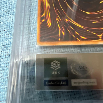 Yugioh Duel Monsters card in Japanese language graded 7 by ARS, displaying holographic design and details