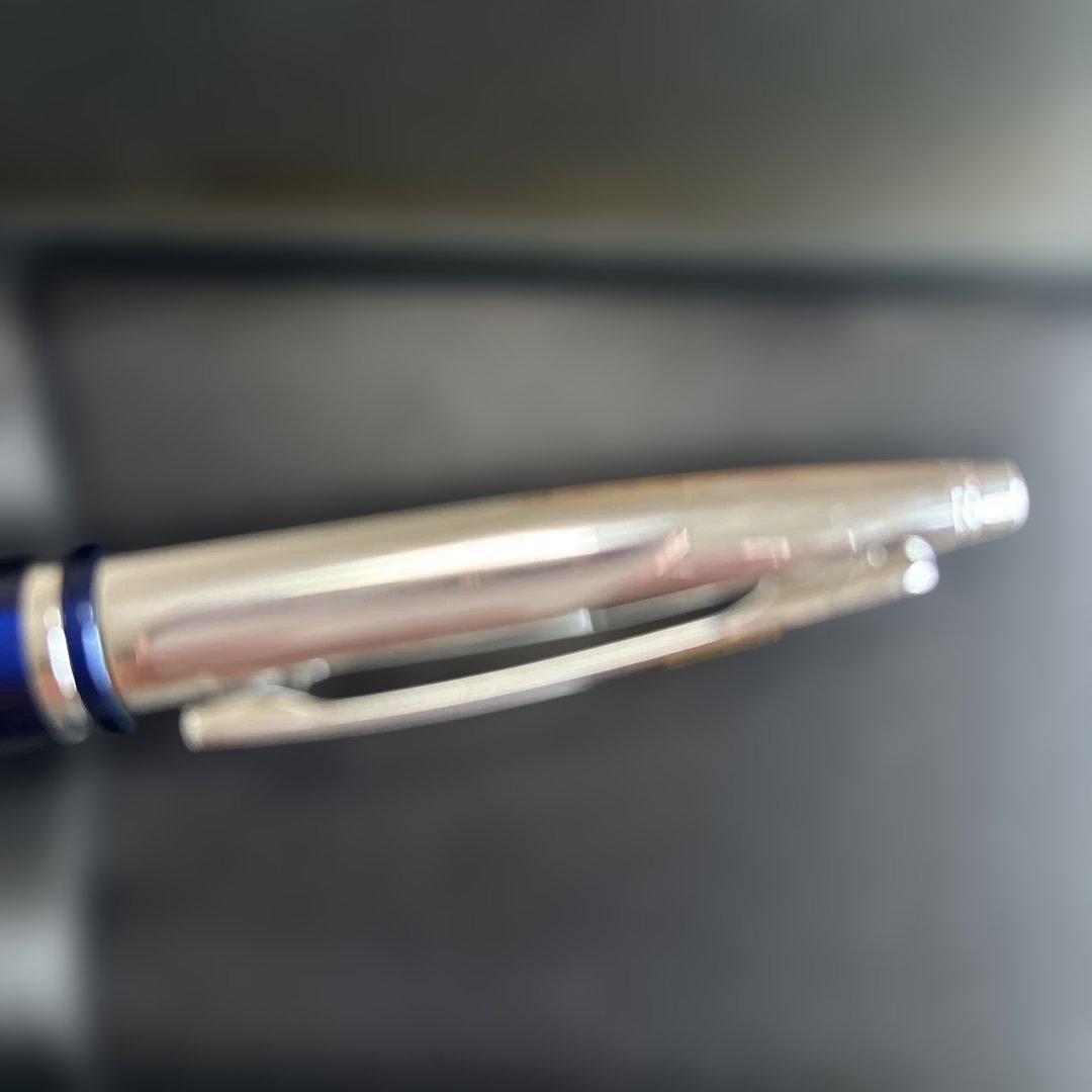 Seiki Cross ballpoint pen in blue metal with clean touch part and sleek design