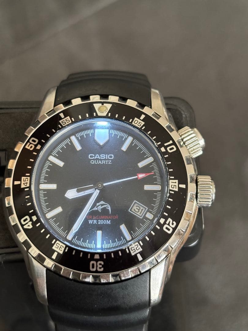 Casio MDV-102 Quartz Watch 200M Waterproof Black Dial Red Accents Diver Japan Import