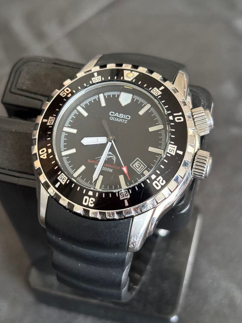 Casio MDV-102 Quartz Watch 200M Waterproof Black Dial Red Accents Diver Japan Import