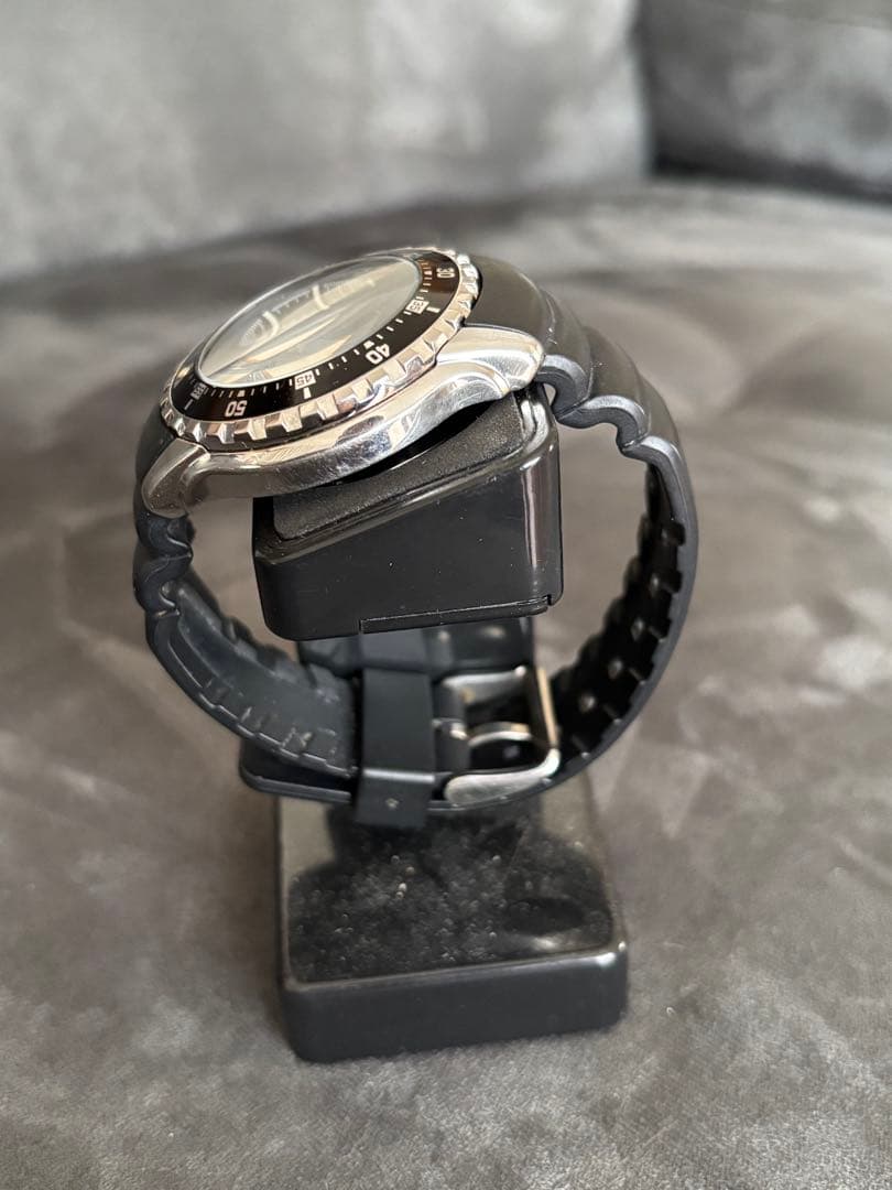 Casio MDV-102 Quartz Watch 200M Waterproof Black Dial Red Accents Diver Japan Import