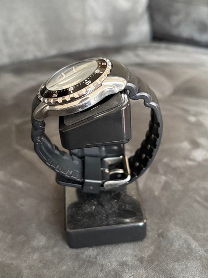 Casio MDV-102 Quartz Watch 200M Waterproof Black Dial Red Accents Diver Japan Import