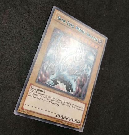 Yu-Gi-Oh Blue-Eyes White Dragon DL09-EN001 rare special edition card with light blue rainbow shine from 2010 tournament