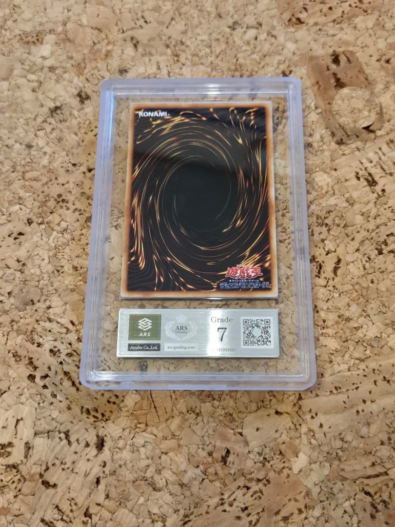 Blue-Eyes White Dragon ARS7 Grade 7 Yu-Gi-Oh trading card with certificate and magnet screw down
