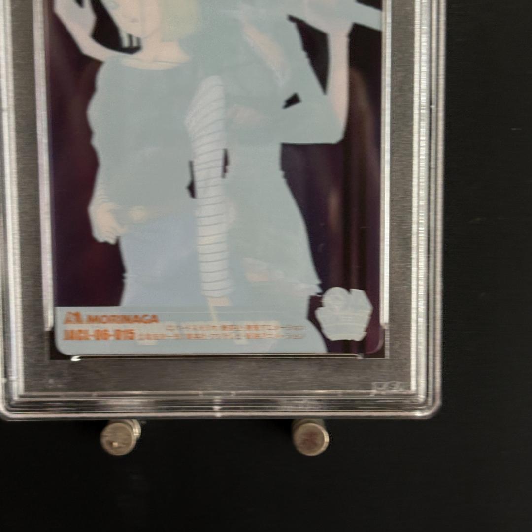 Morinaga 2008 wafer card #015 showing Android 18 and Nico Robin Dragon Ball x One Piece crossover