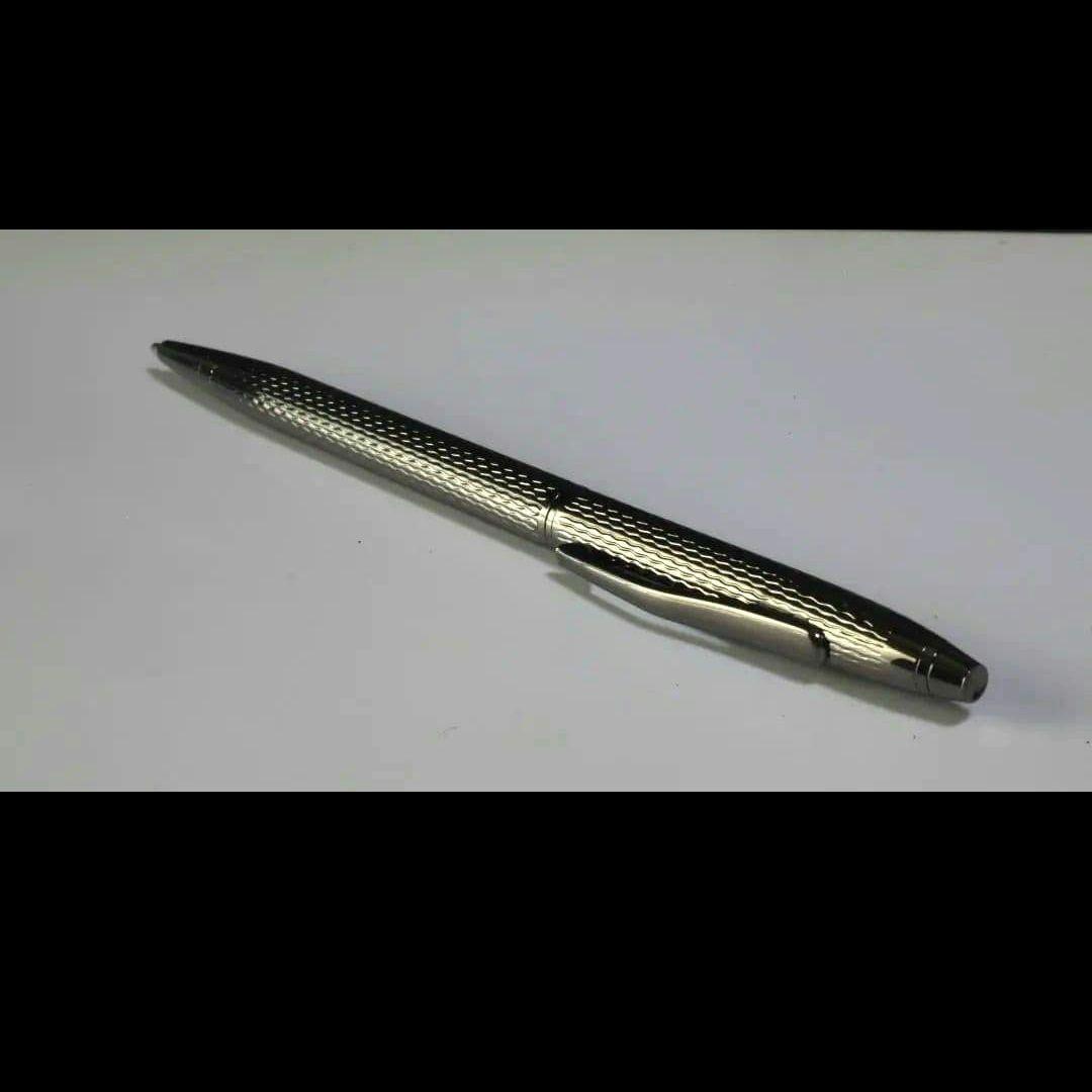 Girosh style gunmetal black chrome twist ballpoint pen with wave-pattern lattice design