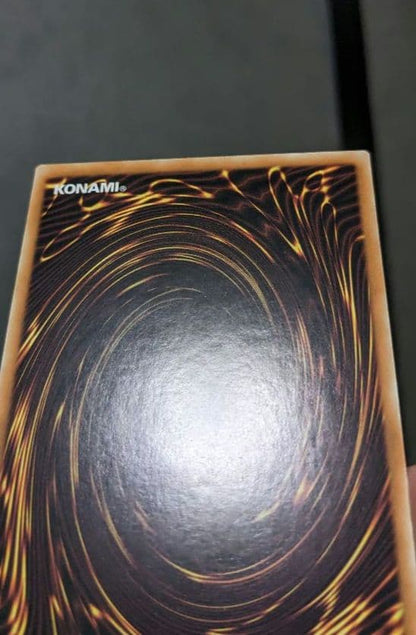 Yu-Gi-Oh Queen Madu Dolce Tiaramis Secret Rare card in Chinese Traditional with minor scratches and slight white chipping